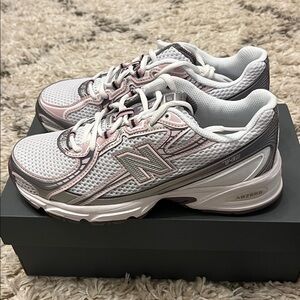 New Balance 740 sneakers. Purple. White. US womens size 6.5. New in box.